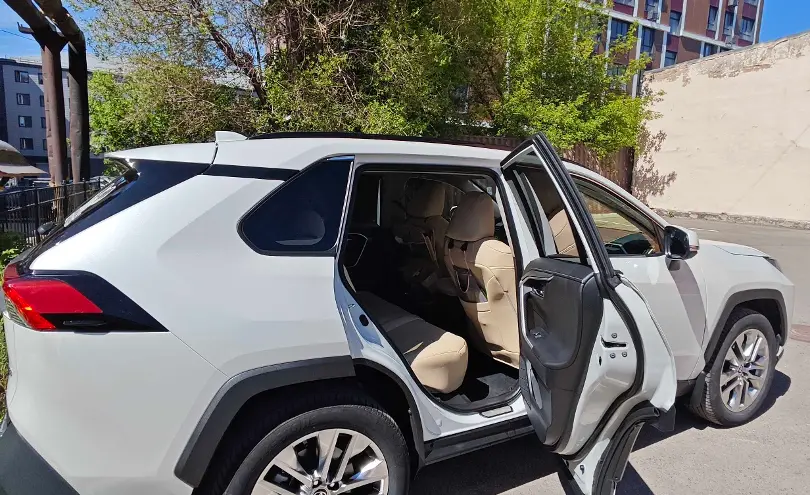 Toyota RAV4 2023 года за 20 000 000 тг. в Карагандинская область фото 4