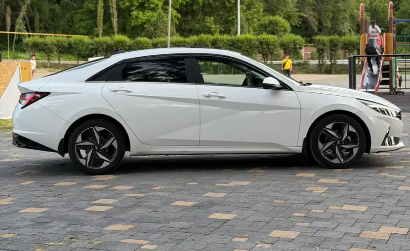 Hyundai Elantra 2022 года за 9 800 000 тг. в Алматы