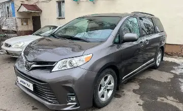 Toyota Sienna 2018 года за 12 000 000 тг. в Астана фото 1