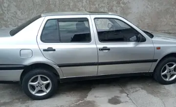 Volkswagen Vento 1993 года за 1 000 000 тг. в Туркестанская область фото 2