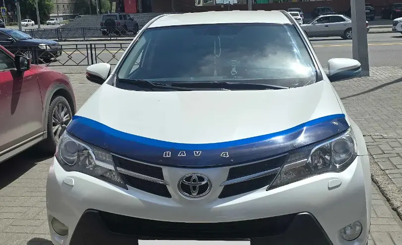 Toyota RAV4 2015 года за 15 600 000 тг. в Семей