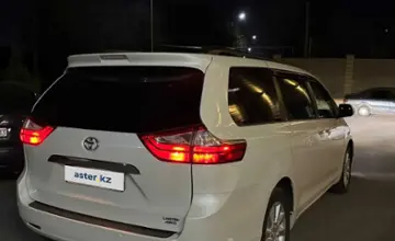 Toyota Sienna 2016 года за 15 000 000 тг. в Шымкент