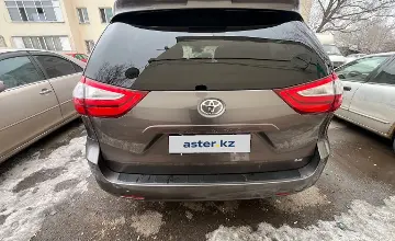 Toyota Sienna 2018 года за 12 000 000 тг. в Астана