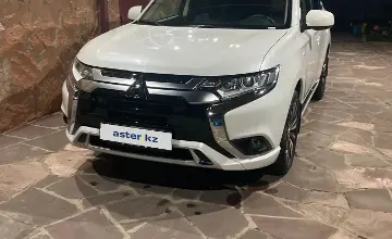 Mitsubishi Outlander 2022 года за 10 300 000 тг. в Караганда фото 1