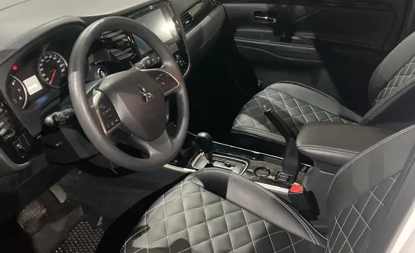 Mitsubishi Outlander 2022 года за 10 200 000 тг. в Караганда фото 4