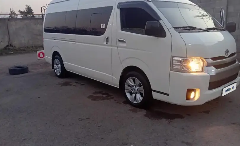 Toyota HiAce 2016 года за 14 000 000 тг. в Алматы