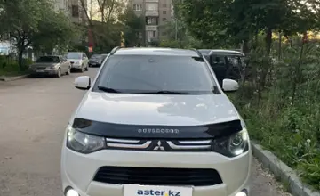 Mitsubishi Outlander 2013 года за 5 500 000 тг. в Алматы фото 2