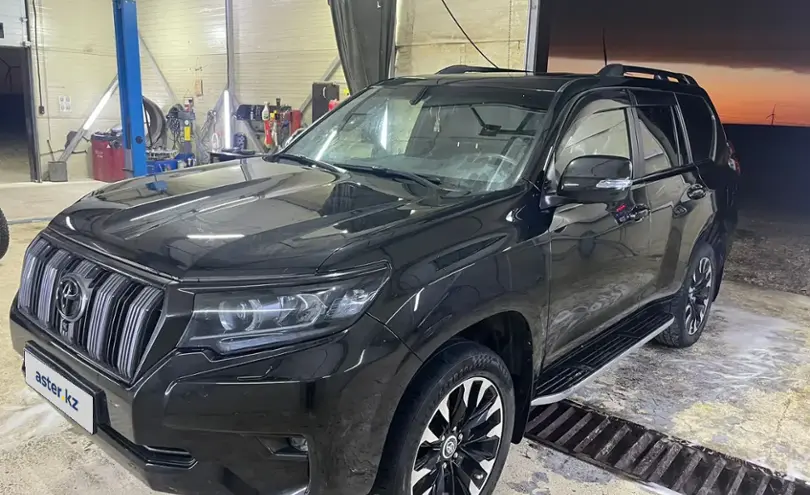 Toyota Land Cruiser Prado 2019 года за 31 000 000 тг. в Астана