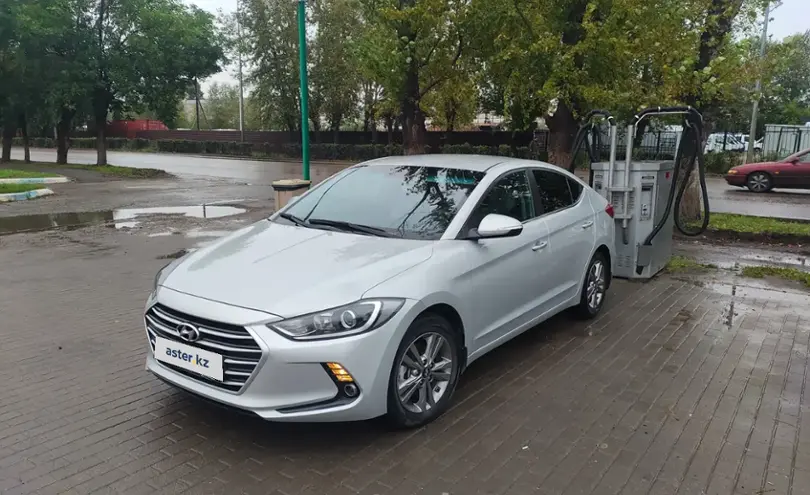 Hyundai Elantra 2018 года за 7 500 000 тг. в Астана