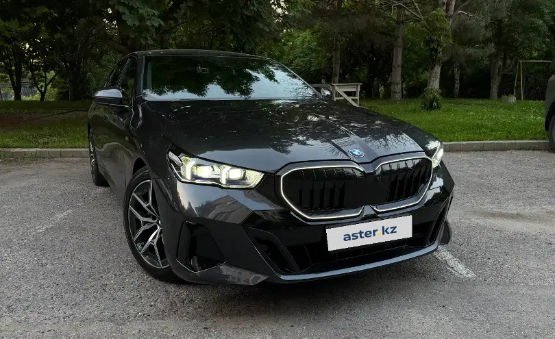BMW 5 серии 2024 года за 31 500 000 тг. в Алматы