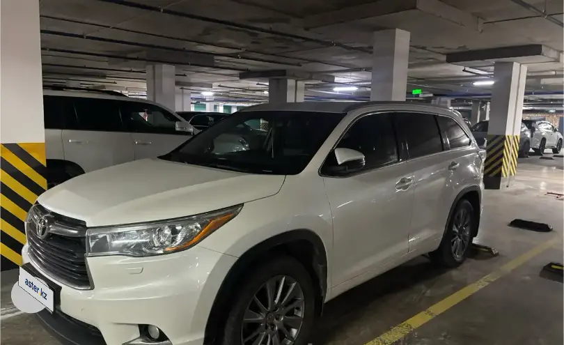 Toyota Highlander 2014 года за 16 500 000 тг. в Астана
