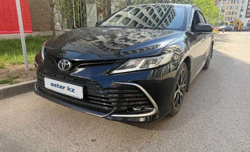 Toyota Camry 2021 года за 14 900 000 тг. в Астана