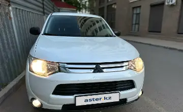 Mitsubishi Outlander 2014 года за 7 800 000 тг. в Астана фото 1