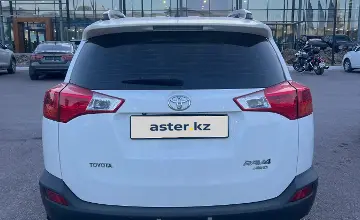 Toyota RAV4 2015 года за 9 000 000 тг. в Астана фото 4