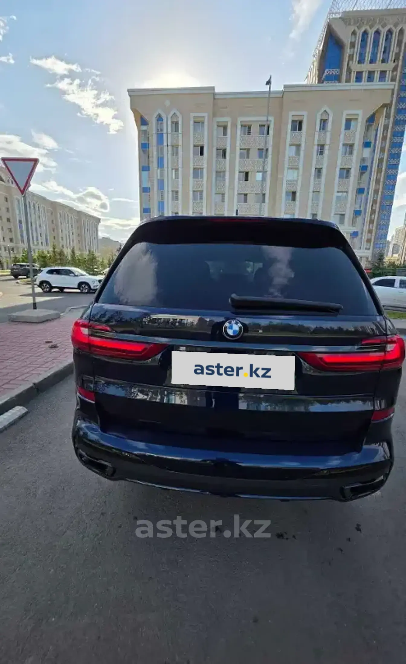 BMW X7 2022 года за 45 000 000 тг. в Астана