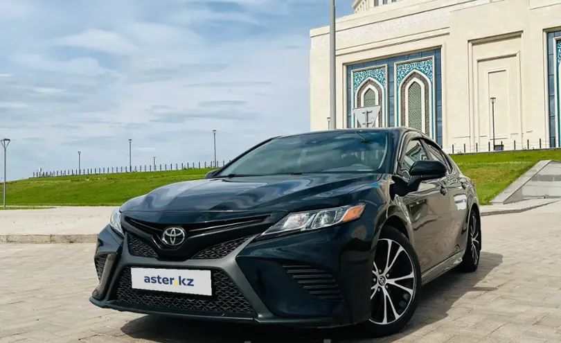 Toyota Camry 2020 года за 14 500 000 тг. в Астана