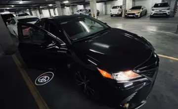 Toyota Camry 2020 года за 14 500 000 тг. в Астана