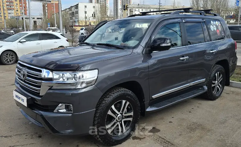 Toyota Land Cruiser 2016 года за 32 000 000 тг. в Астана