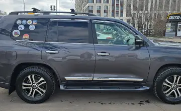 Toyota Land Cruiser 2016 года за 32 000 000 тг. в Астана