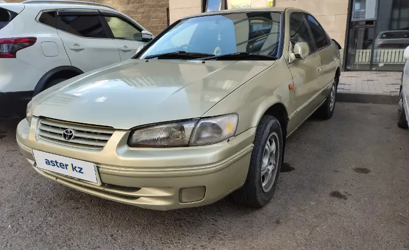 Toyota Camry 1998 года за 2 100 000 тг. в Астана