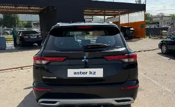 Mitsubishi Outlander 2023 года за 18 500 000 тг. в Алматы фото 4