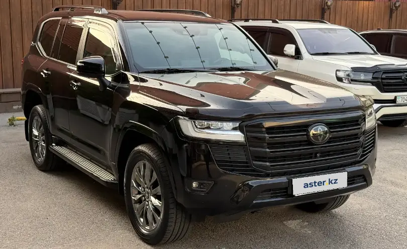 Toyota Land Cruiser 2022 года за 49 000 000 тг. в Алматы