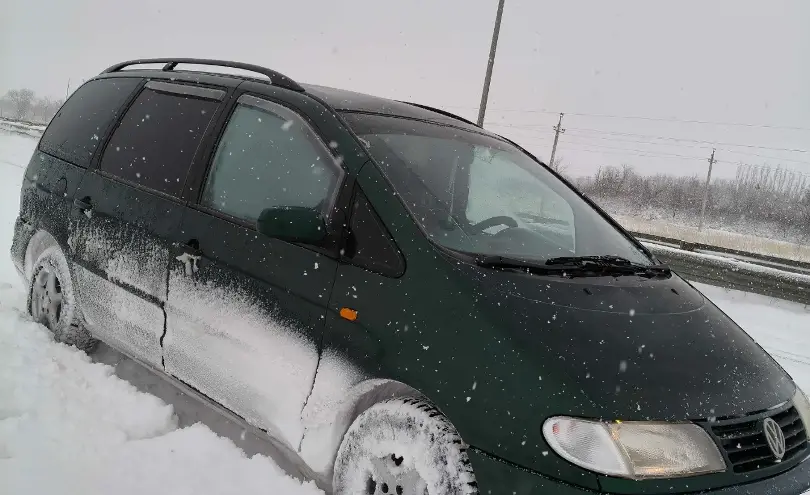 Volkswagen Sharan 1998 года за 2 350 000 тг. в Актобе фото 2