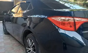 Toyota Corolla 2018 года за 8 000 000 тг. в Астана