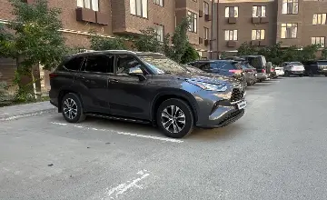 Toyota Highlander 2022 года за 23 500 000 тг. в Атырау фото 1