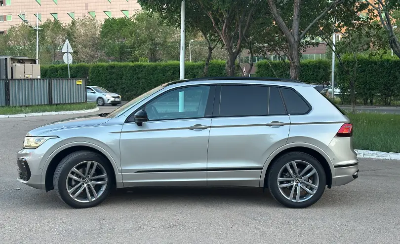 Volkswagen Tiguan 2021 года за 13 100 000 тг. в Астана фото 4