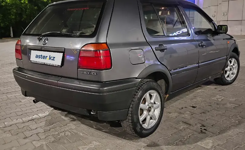 Volkswagen Golf 1994 года за 800 000 тг. в Караганда фото 4