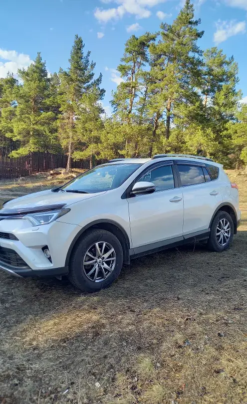 Toyota RAV4 2018 года за 13 500 000 тг. в Караганда фото 2