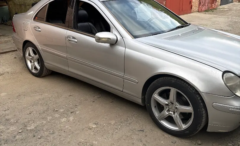 Mercedes-Benz C-Класс 2001 года за 2 900 000 тг. в Восточно-Казахстанская область фото 2