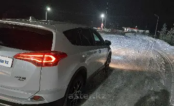 Toyota RAV4 2018 года за 13 500 000 тг. в Кокшетау