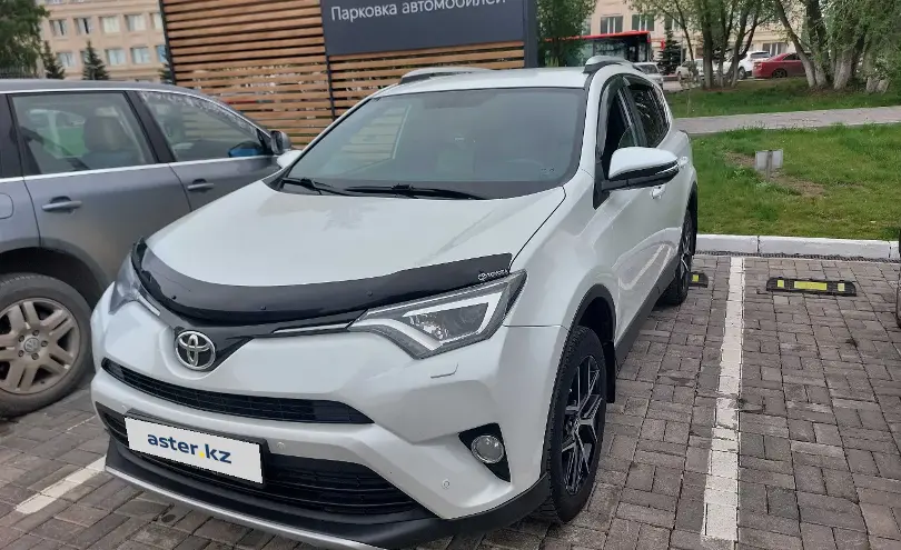 Toyota RAV4 2018 года за 13 500 000 тг. в Кокшетау