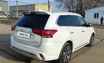 Mitsubishi Outlander 2022 года за 11 100 000 тг. в Западно-Казахстанская область фото 3