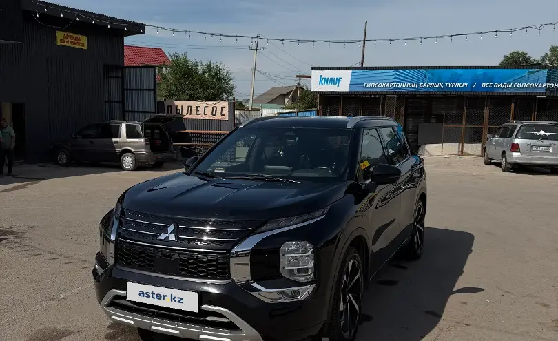 Mitsubishi Outlander 2023 года за 18 500 000 тг. в Алматы