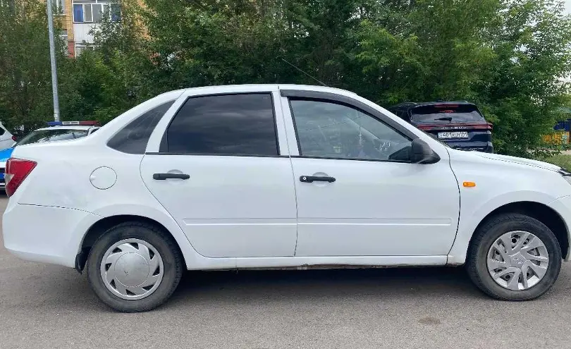 LADA (ВАЗ) Granta 2014 года за 2 600 000 тг. в Астана фото 3