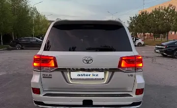 Toyota Land Cruiser 2021 года за 45 000 000 тг. в Шымкент