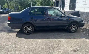 Volkswagen Vento 1993 года за 750 000 тг. в Караганда фото 3