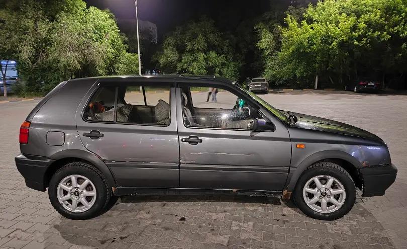 Volkswagen Golf 1994 года за 800 000 тг. в Караганда фото 3