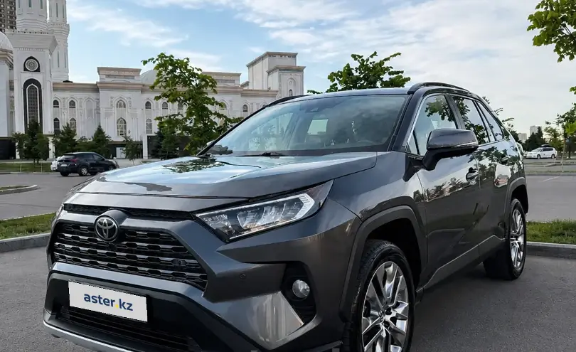 Toyota RAV4 2019 года за 14 100 000 тг. в Астана