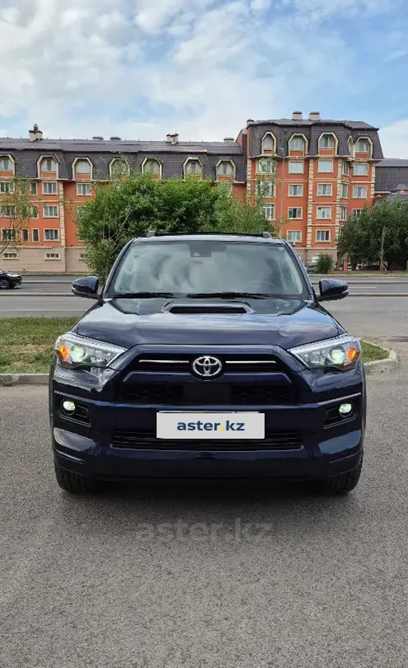 Toyota 4Runner 2022 года за 28 500 000 тг. в Астана фото 2