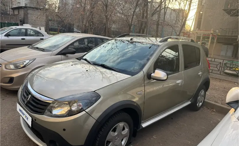 Renault Sandero 2014 года за 4 000 000 тг. в Алматы фото 2