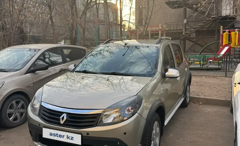 Renault Sandero 2014 года за 4 000 000 тг. в Алматы фото 1
