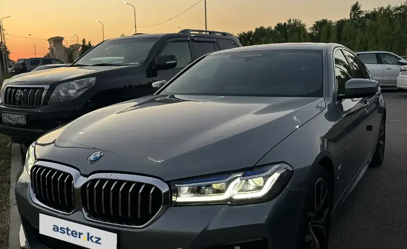BMW 5 серии 2022 года за 26 700 000 тг. в Шымкент