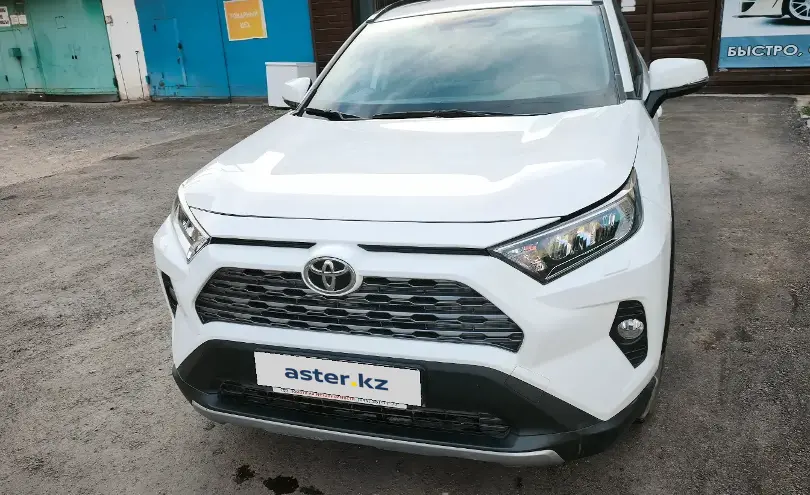 Toyota RAV4 2021 года за 14 000 000 тг. в Астана