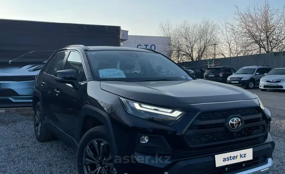 Toyota RAV4 2025 года за 20 000 000 тг. в Актобе