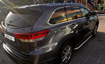 Toyota Highlander 2018 года за 16 000 000 тг. в Астана фото 3