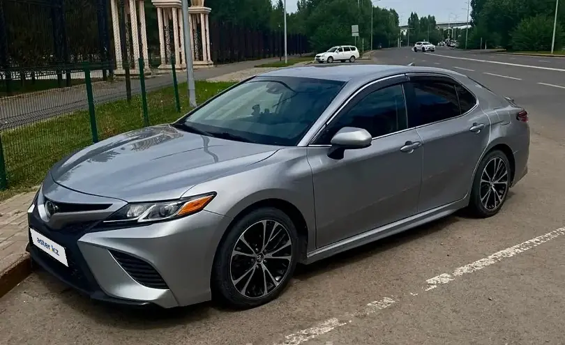 Toyota Camry 2019 года за 10 500 000 тг. в Астана